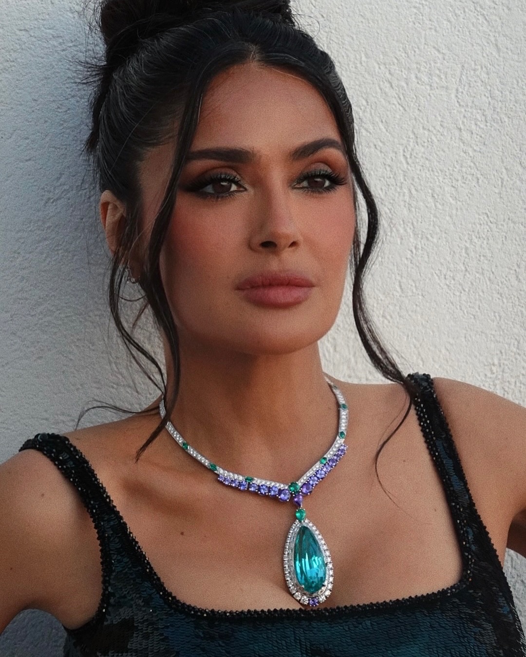 Выглядит на 30 в 58 лет: Сальма Хайек раскрыла секреты своей молодости